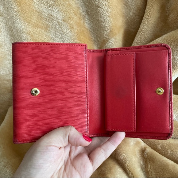 Prada red saffiano trifold wallet - Picture 7 of 16